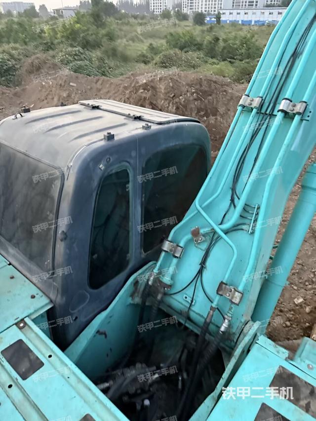 驾驶室顶部（整机外观）