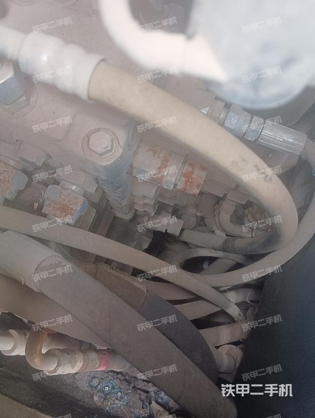 回转马达和主控阀（整机外观）