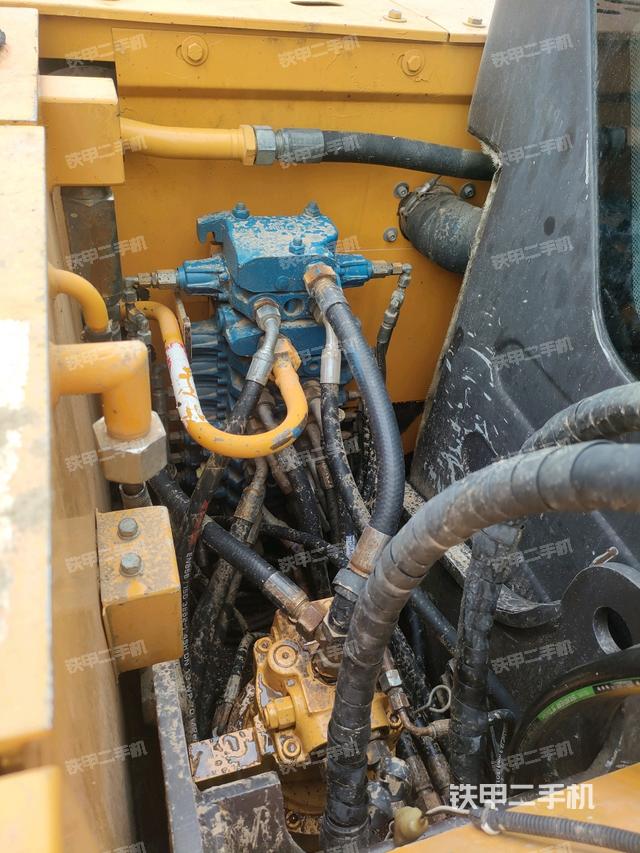 回轉(zhuǎn)馬達和主控閥（整機外觀）