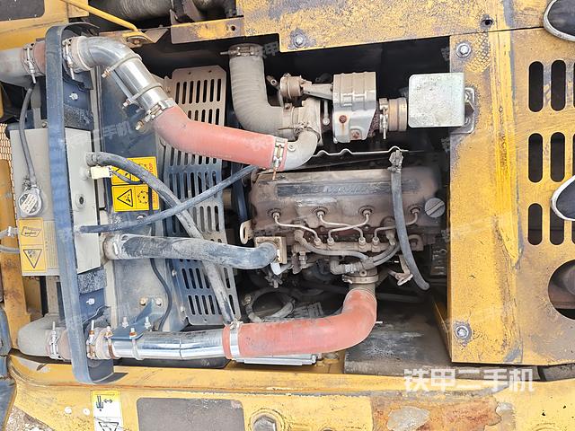 回转马达和主控阀（整机外观）