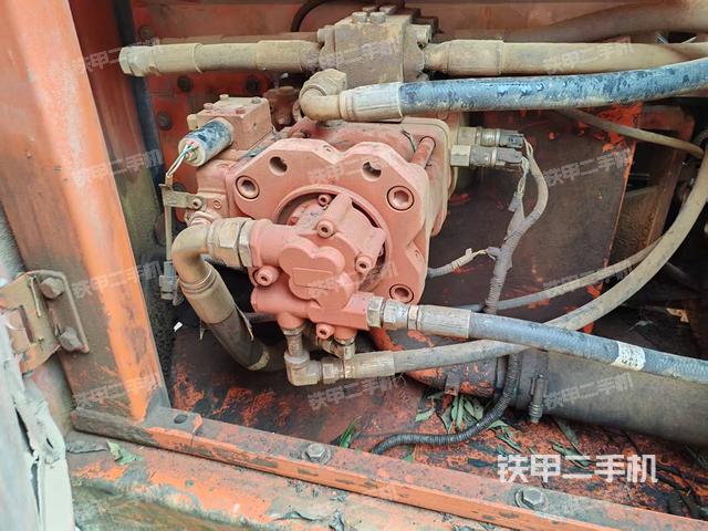 液壓泵艙室正面整體（整機(jī)外觀）