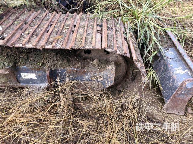 右驅(qū)動輪（行走機(jī)構(gòu)）