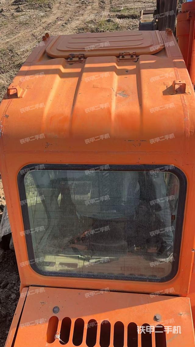 驾驶室顶部（整机外观）