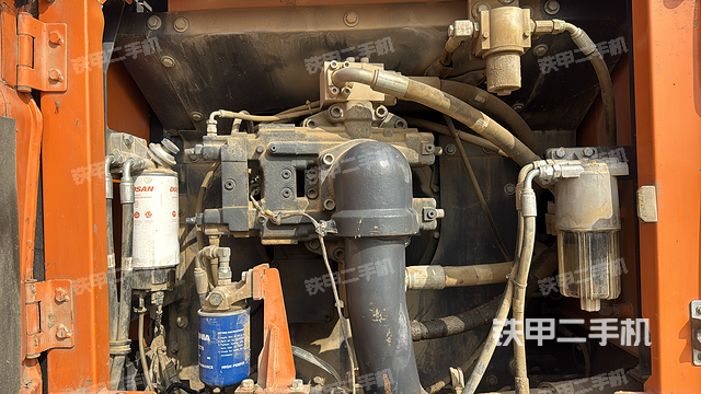 液壓泵艙室正面整體（整機(jī)外觀）