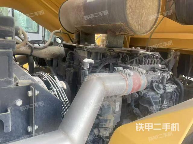 发动机舱全景（压路机发动机舱）