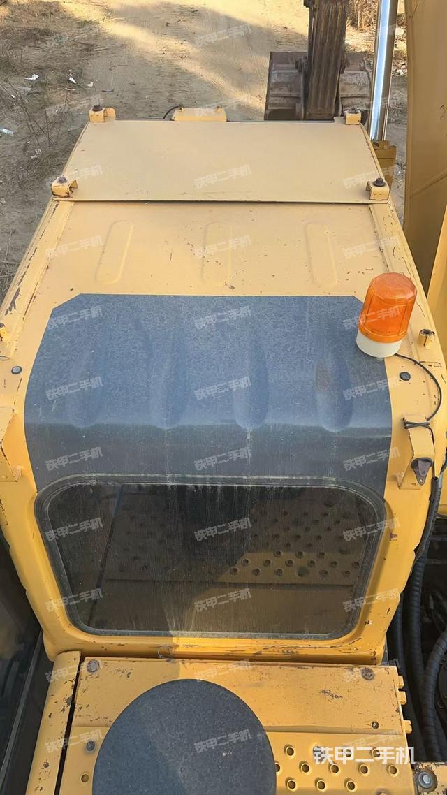 駕駛室頂部（整機外觀）