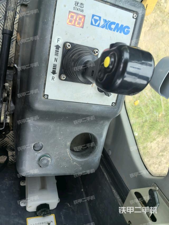 儀表盤全景（壓路機駕駛室）