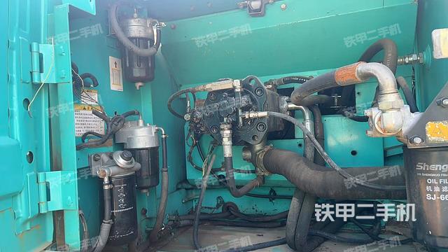 液壓泵艙室正面整體（整機(jī)外觀）