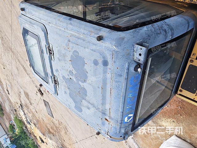 驾驶室顶部（整机外观）