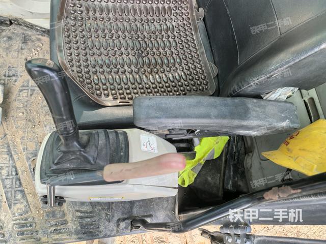 座椅左側(cè)控制臺/音響/含左手柄（駕駛室部分）