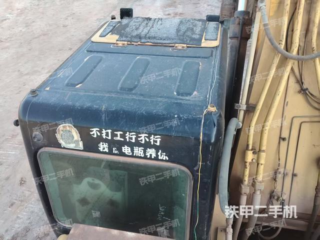 駕駛室頂部（整機外觀）