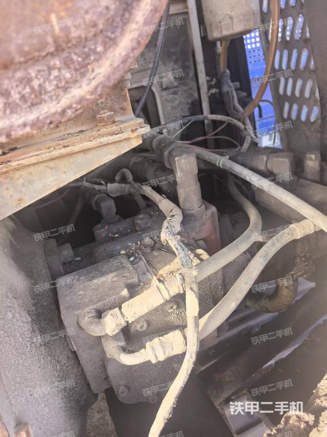 液壓泵艙室正面整體（整機(jī)外觀）