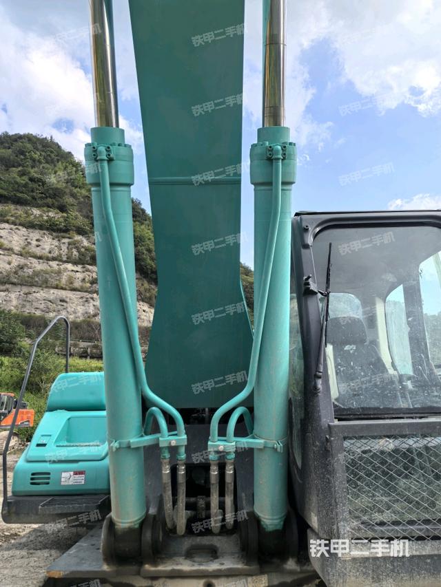 大臂油缸整體?豎拍（工作和回轉(zhuǎn)裝置）