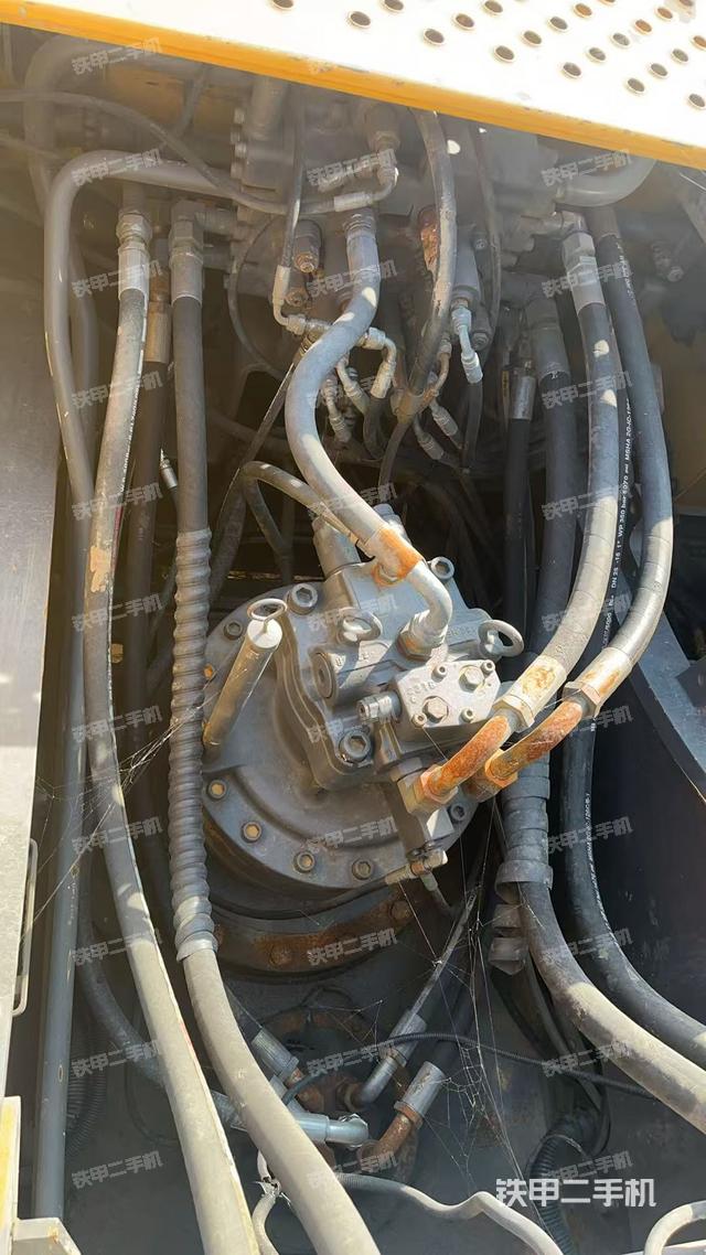 回轉(zhuǎn)馬達(dá)和主控閥(整機(jī)外觀) 回轉(zhuǎn)馬達(dá)和主控閥(整機(jī)外觀)