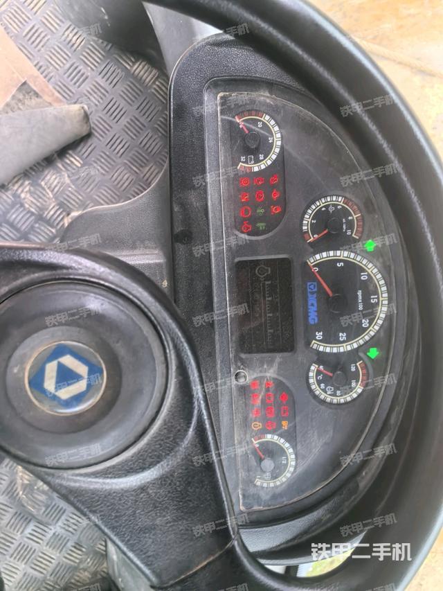 驾驶室顶蓬内（压路机驾驶室）