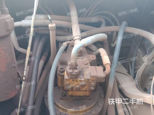 回轉馬達和主控閥（整機外觀）