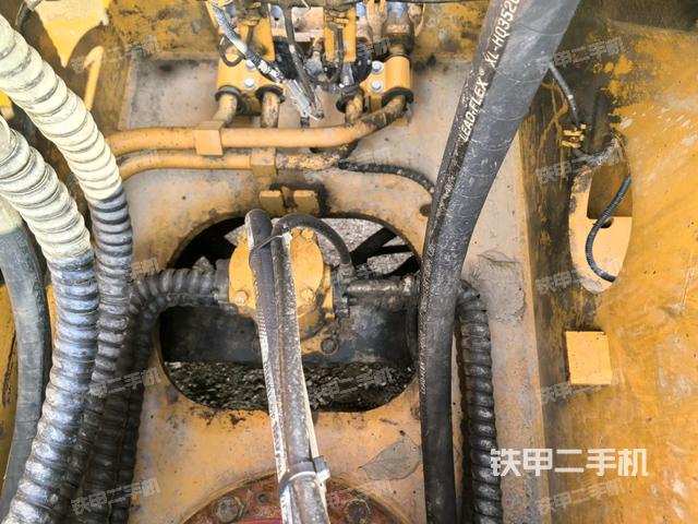 中央回轉(zhuǎn)接頭特寫（上車部件）