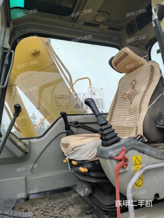 驾驶室顶部（整机外观）