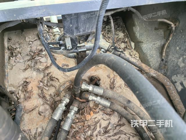 中央回轉(zhuǎn)接頭特寫（上車部件）