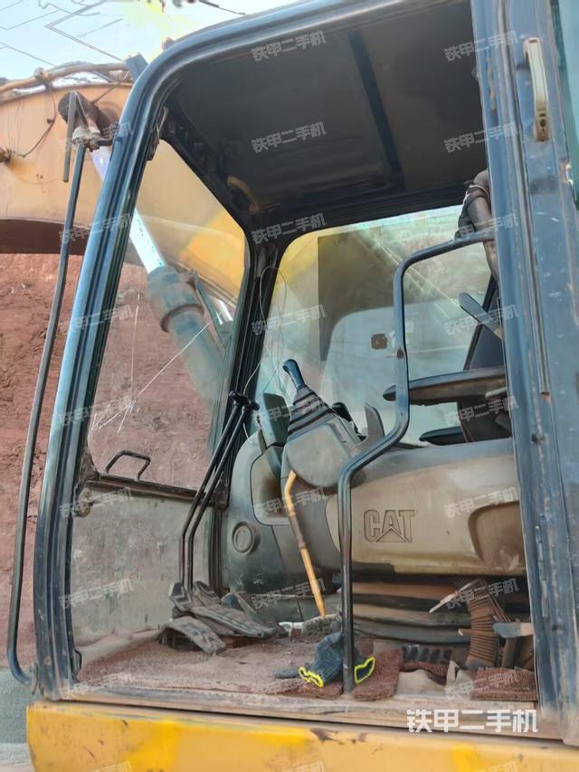 駕駛室整體（整機外觀）