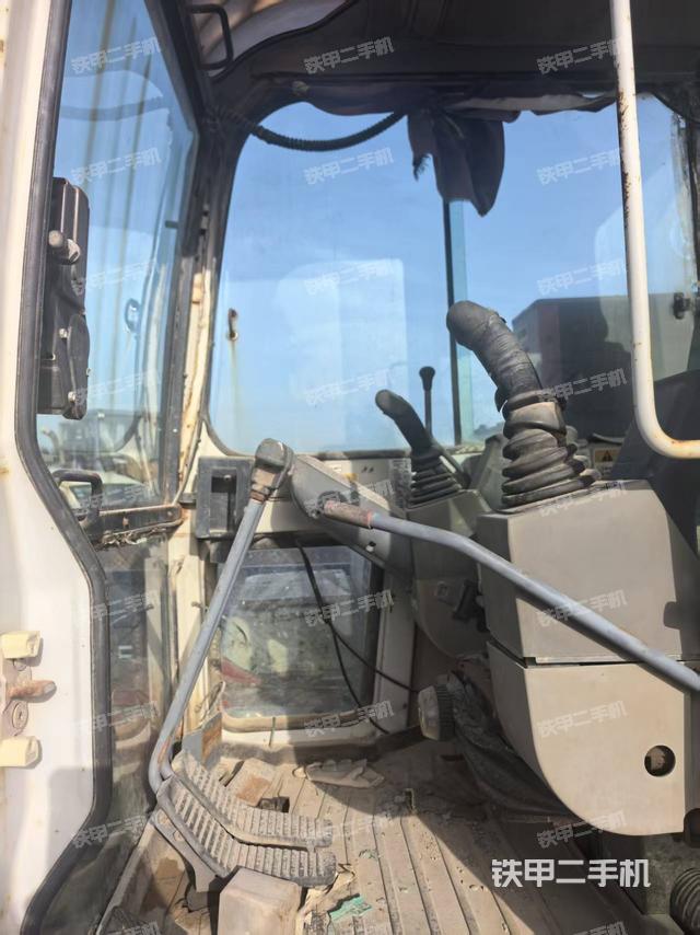 駕駛室整體（整機(jī)外觀）