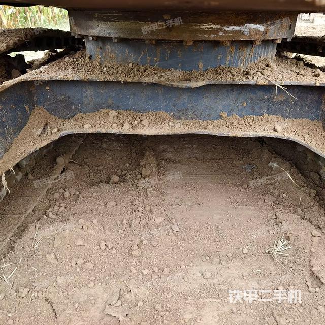 回轉(zhuǎn)馬達(dá)和主控閥（整機(jī)外觀）