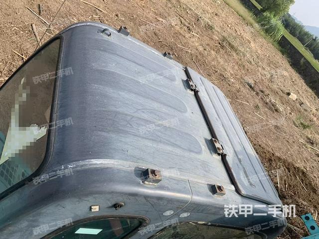 駕駛室頂部（整機外觀）