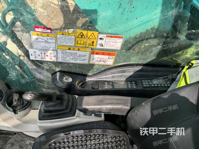 座椅右側(cè)控制臺/鑰匙門/油門/含右手柄（駕駛室部分）