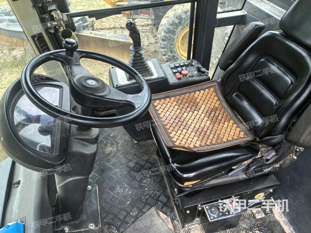 后玻璃角标（压路机驾驶室）