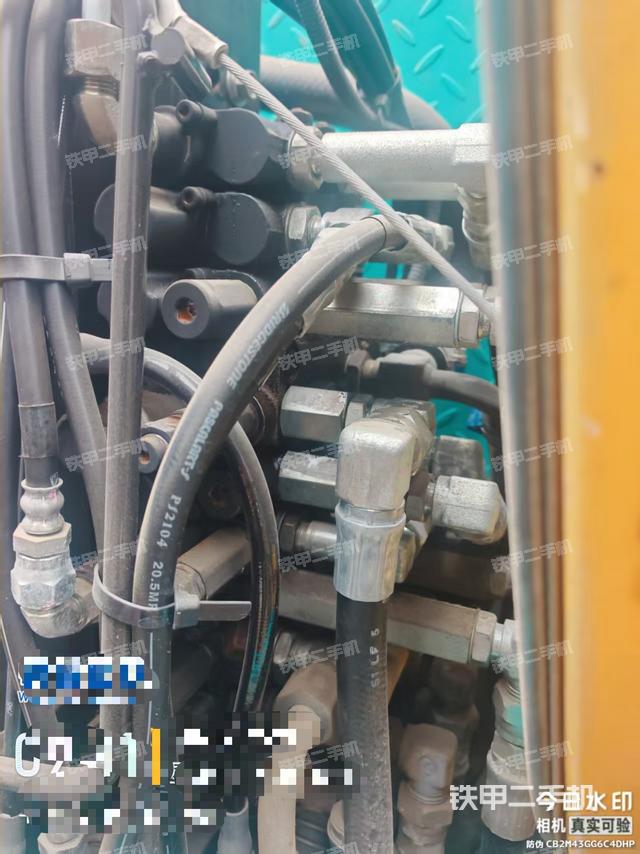 回轉(zhuǎn)馬達(dá)和主控閥（整機(jī)外觀）