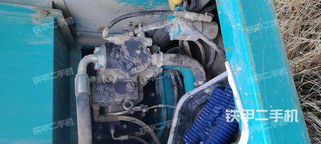 液壓泵艙室正面整體（整機(jī)外觀）