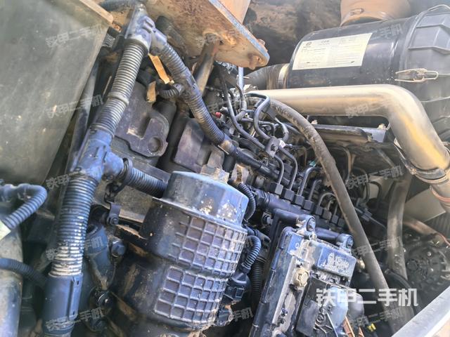 發(fā)動機(jī)艙全景（壓路機(jī)發(fā)動機(jī)艙）