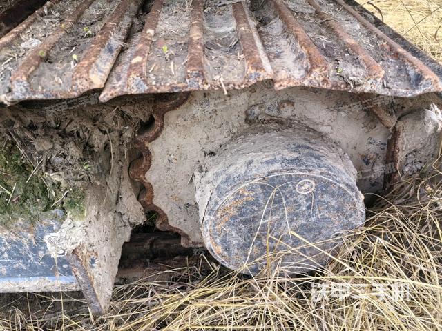 左驅(qū)動輪（行走機(jī)構(gòu)）