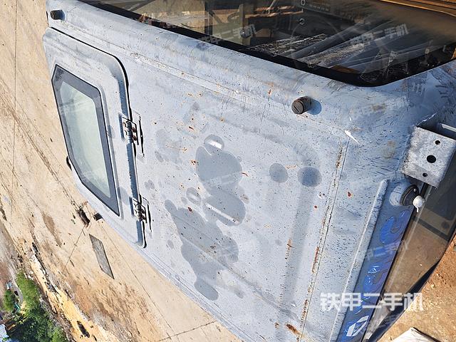 驾驶室顶部（整机外观）