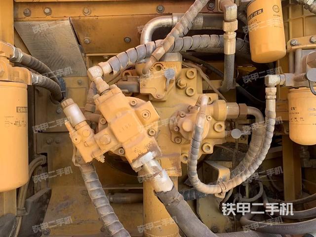 液压泵舱室正面整体（整机外观）