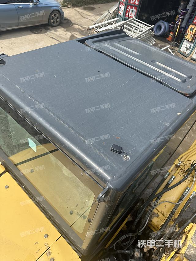 驾驶室顶部（整机外观）