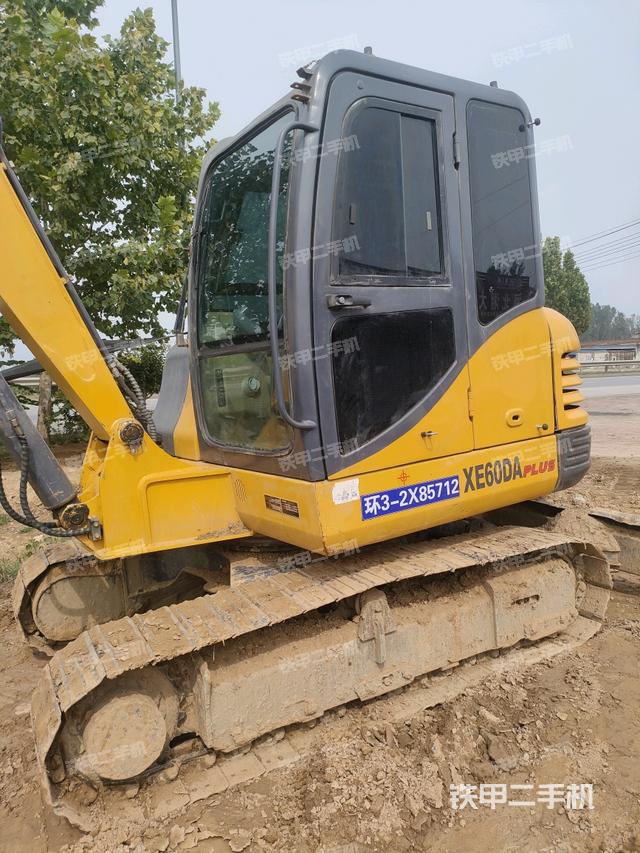 驾驶室整体（整机外观）