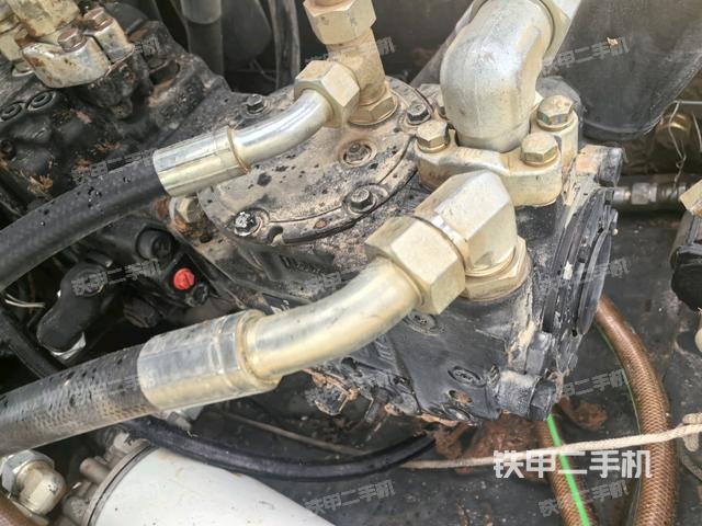 散熱器全景（壓路機(jī)發(fā)動機(jī)艙）