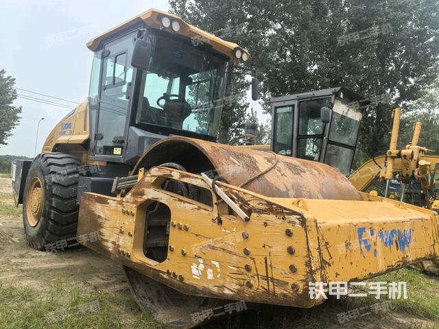 右前45°（压路机整机外观）