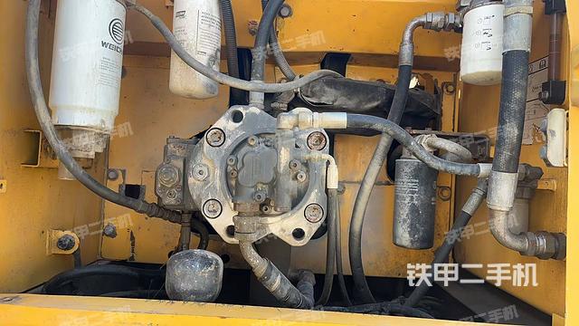 液壓泵艙室正面整體(整機(jī)外觀) 液壓泵艙室正面整體(整機(jī)外觀)