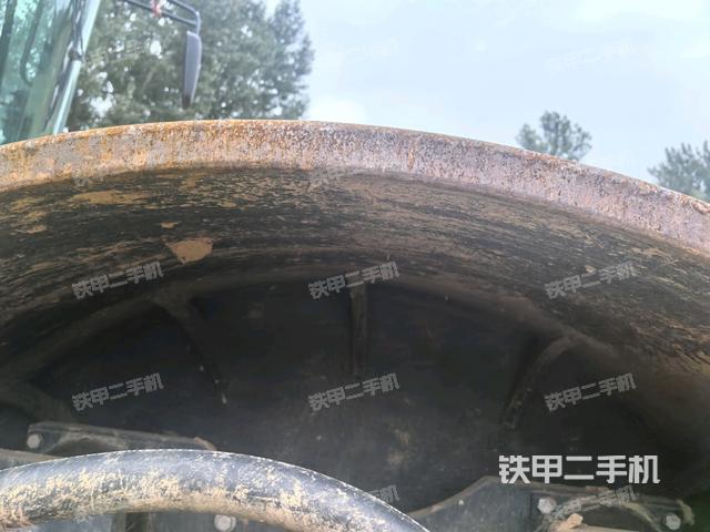 后轮右侧全景（压路机前后车架）