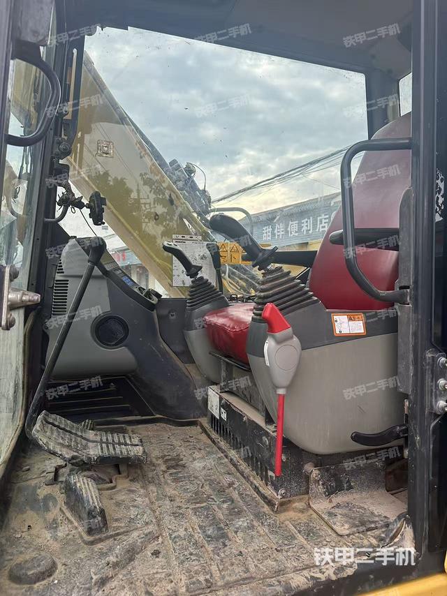 驾驶室整体（整机外观）