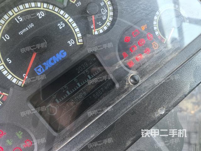 仪表盘全景（压路机驾驶室）