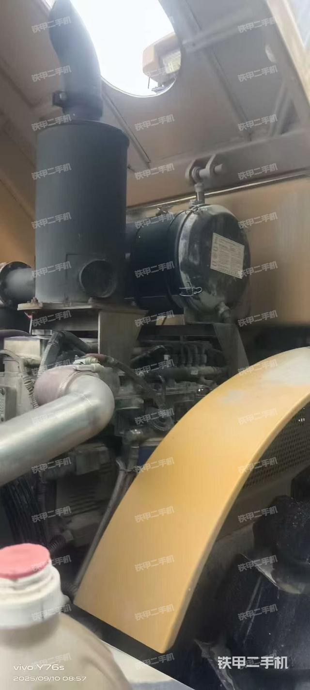 發(fā)動機艙全景（壓路機發(fā)動機艙）