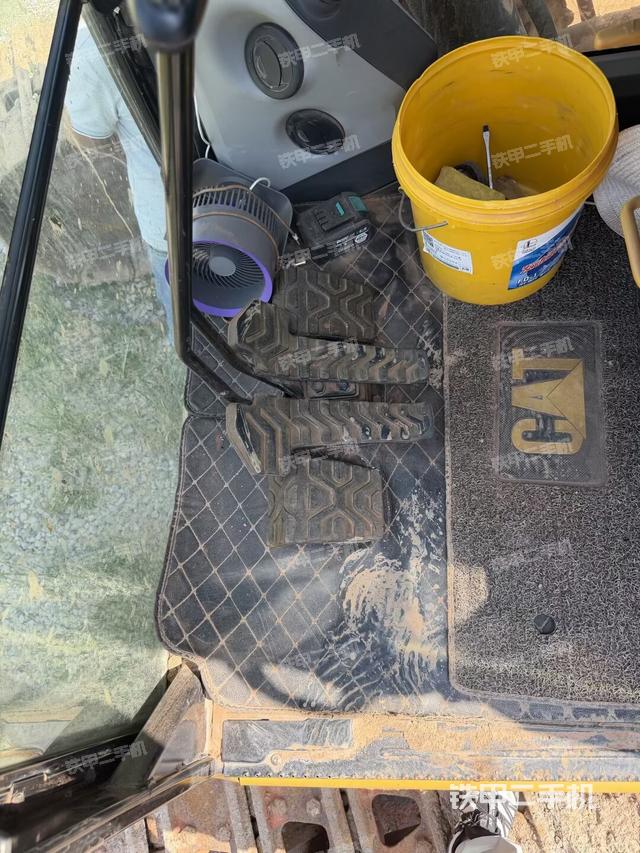 后窗玻璃角标（驾驶室部分）