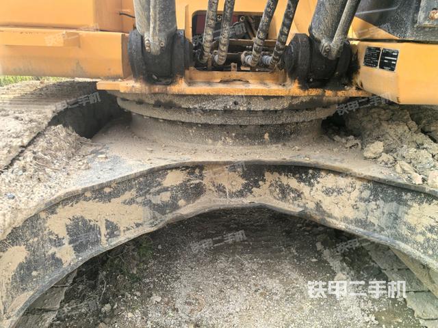 轉(zhuǎn)盤和下車架正前（工作和回轉(zhuǎn)裝置）