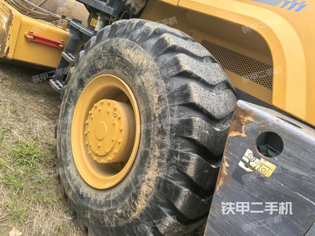 前轮左侧减震块连接及部件（压路机前后车架）