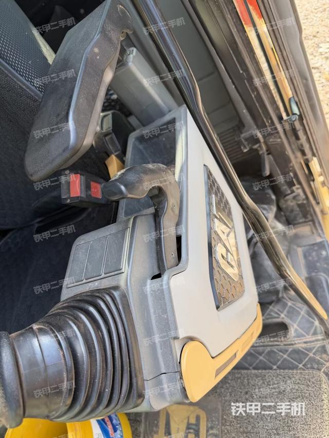 座椅左侧控制台/音响/含左手柄（驾驶室部分）