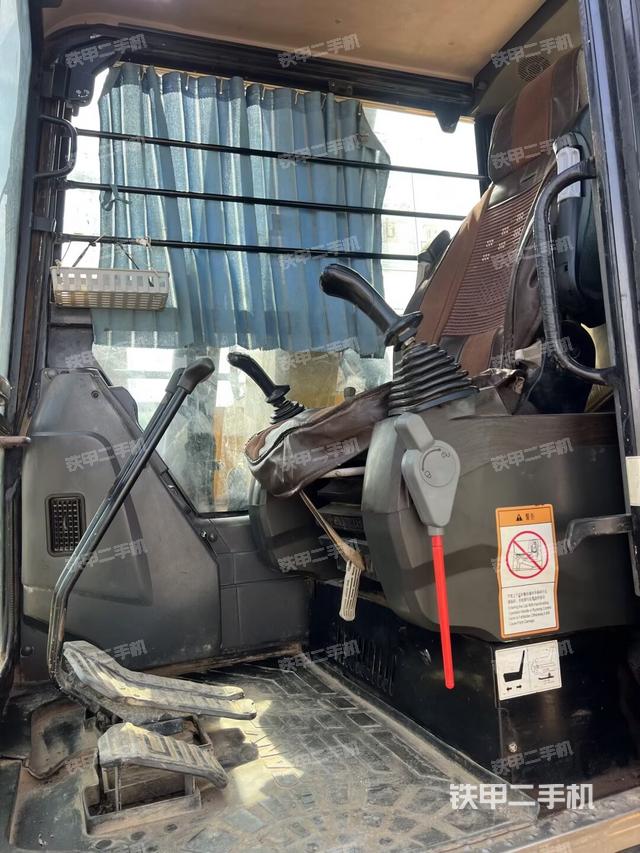 駕駛室整體（整機外觀）