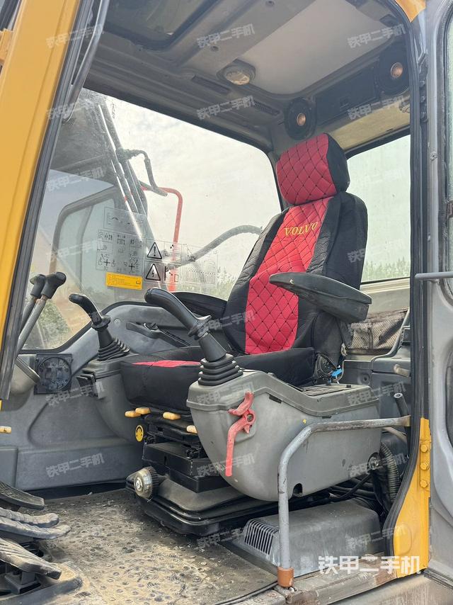 駕駛室頂部（整機(jī)外觀）